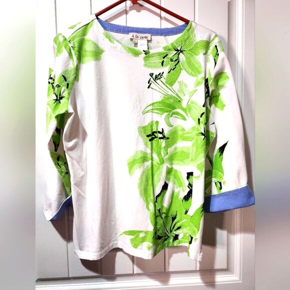 A` la carte, Size Large, White with Green Flowers - Picture 1 of 9